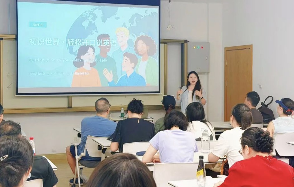 曹杨社区市民日校上新啦！这堂趣味英语课，把“老中青”三代都“圈粉”了~