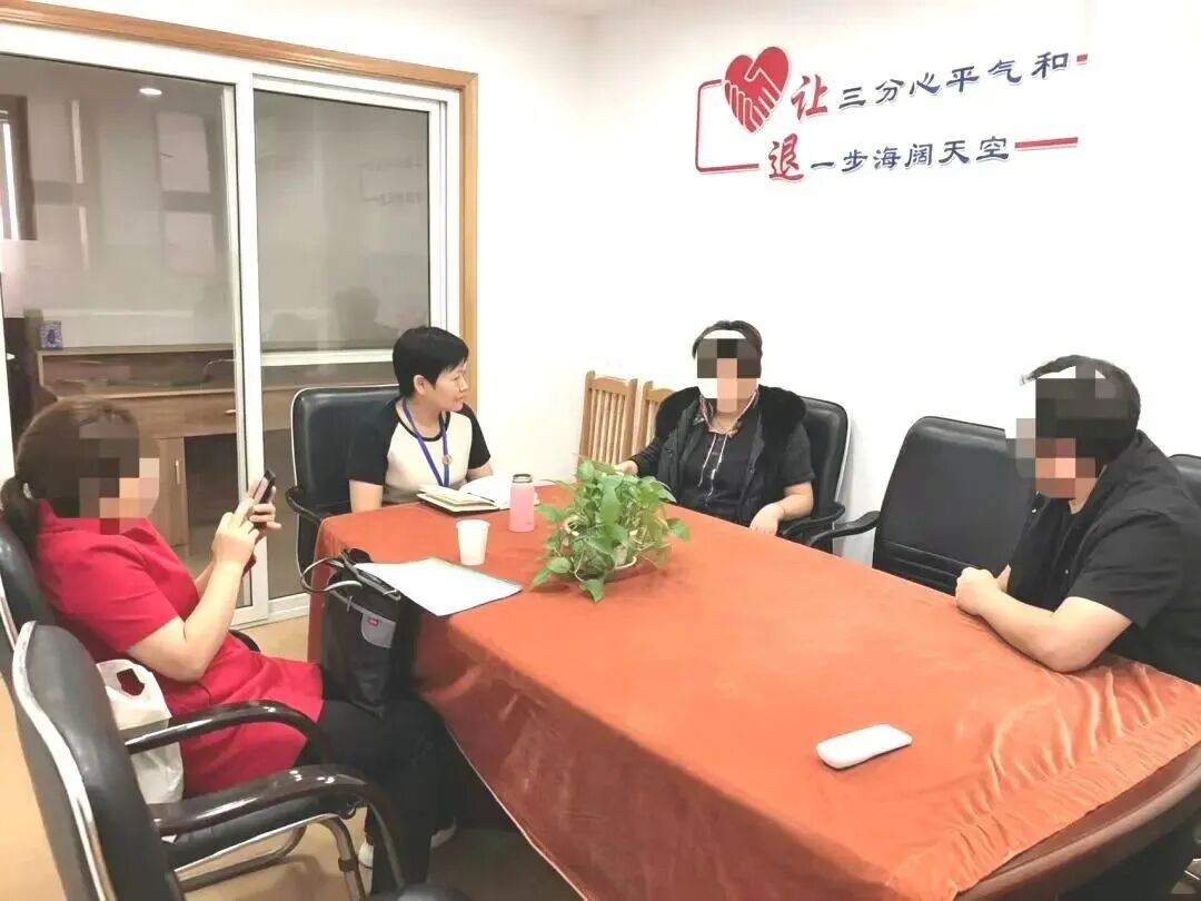 物业费“旧账”该不该翻？普陀区物调委释法明理，巧解业主与物业公司“陈年心结”