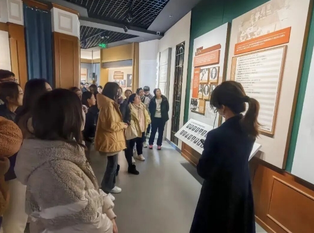 从“单向讲”到“双向奔”：甘泉路街道的“六位一体”宣讲答卷