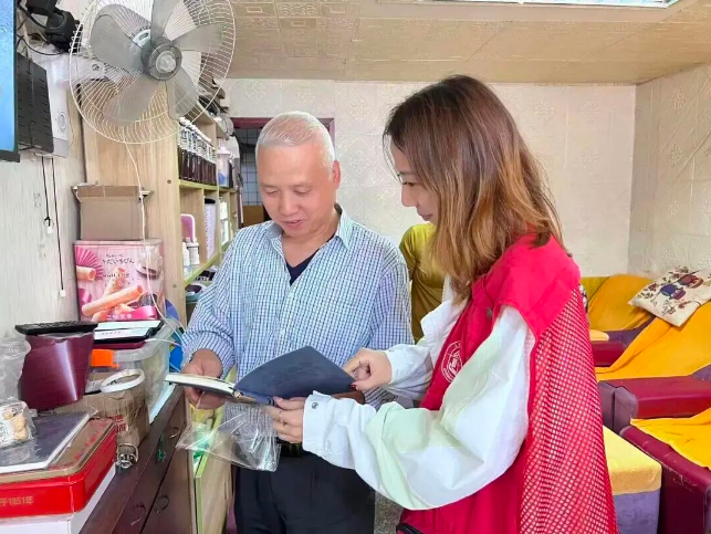 【美好社区 先锋行动】小联系本连起大民生，长新居民区绘就商居共赢新画卷