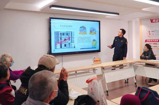 这面锦旗，暖心