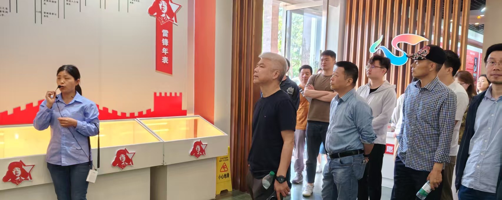 追寻榜样足迹，激发奋进力量！区生态环境局机关党总支开展树立和践行正确政绩观主题党日活动