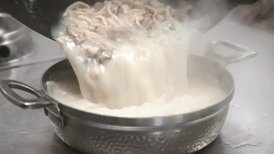 养身又暖心，真如伏羊节羊汤免费送劳动者 丁里羊肉小镇上海首店羊汤特价将持续一个月