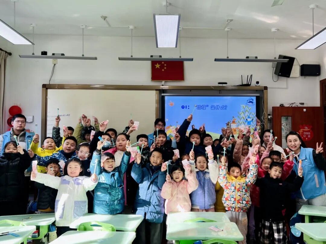 垃圾分类进校园 环保理念润童心