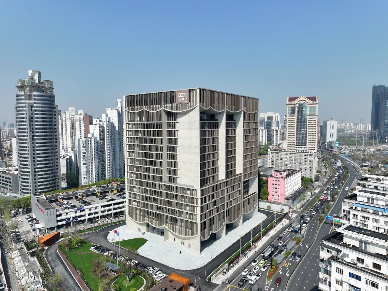 “源·启”能源电力前沿技术成果发布会暨华东电力设计院新办公大楼点亮启用仪式在普陀举办