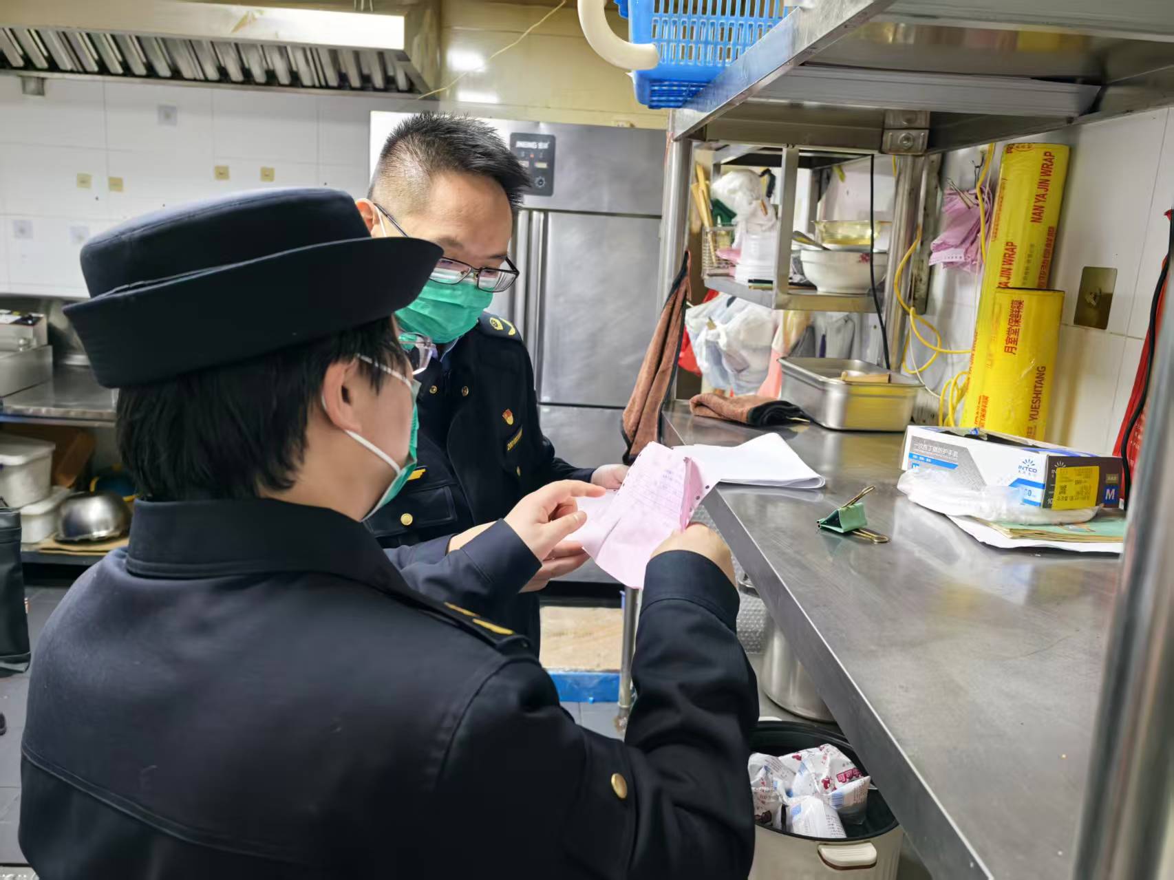 区市场监管局副局长李建明带队赴曹杨新村街道仁玉、中堂燕两处无堂食外卖集中聚集区开展食品安全调研督导