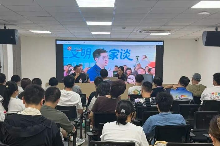 【泉普法】堆物顽疾怎么破？石泉“软法指引”培训为楼道堆物治理“划重点”