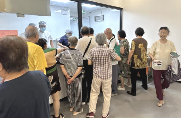【泉服务】兰田社区长者食堂焕新开业！美味暖人心，居民直呼“太灵了”