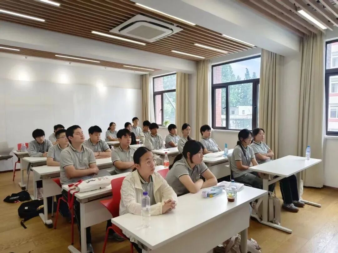 跳出书本学法律，桃浦学子沉浸式体验“法治旅程”→