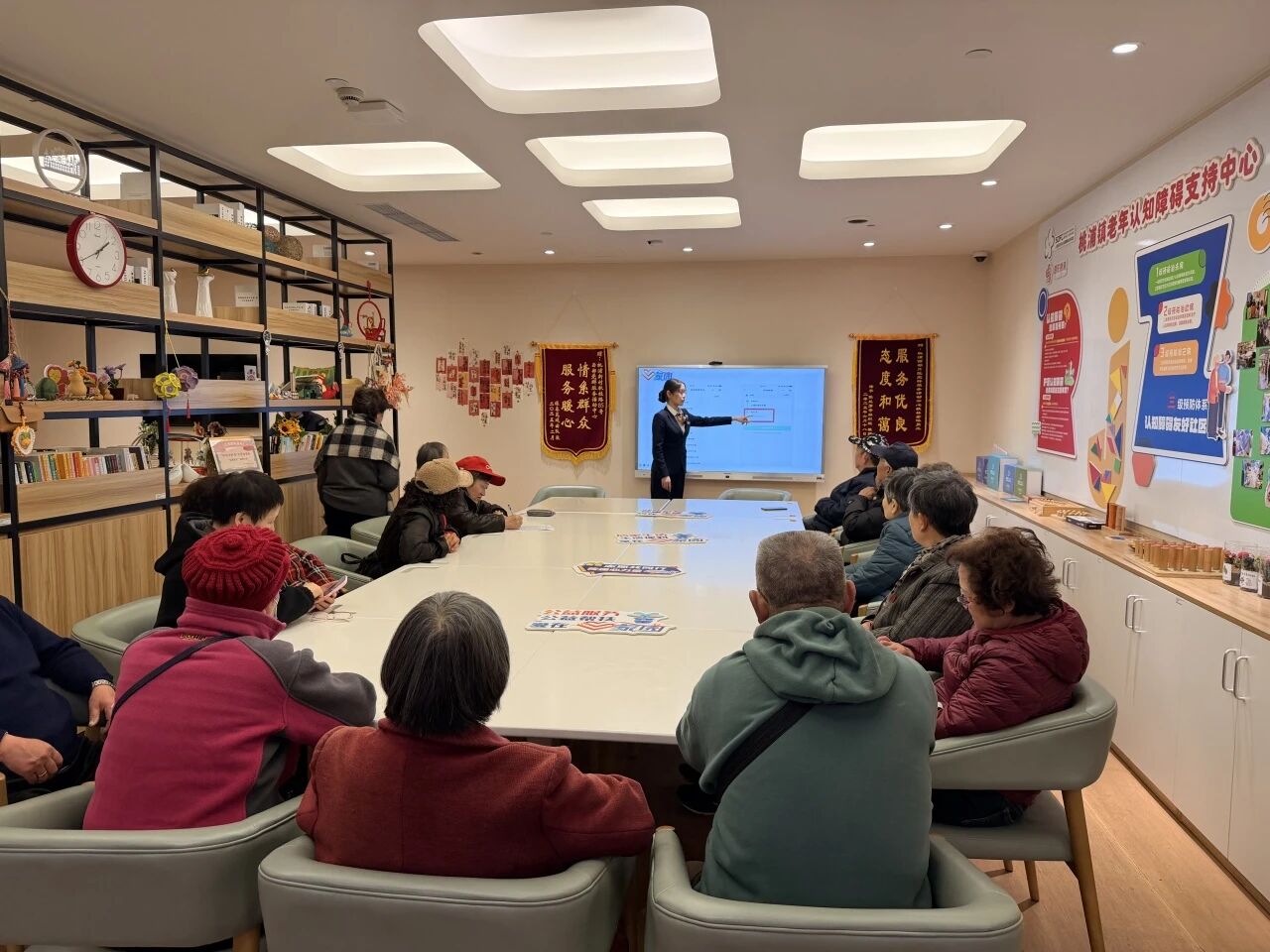 桃浦镇织密便民“服务网”，破解群众缴费难~