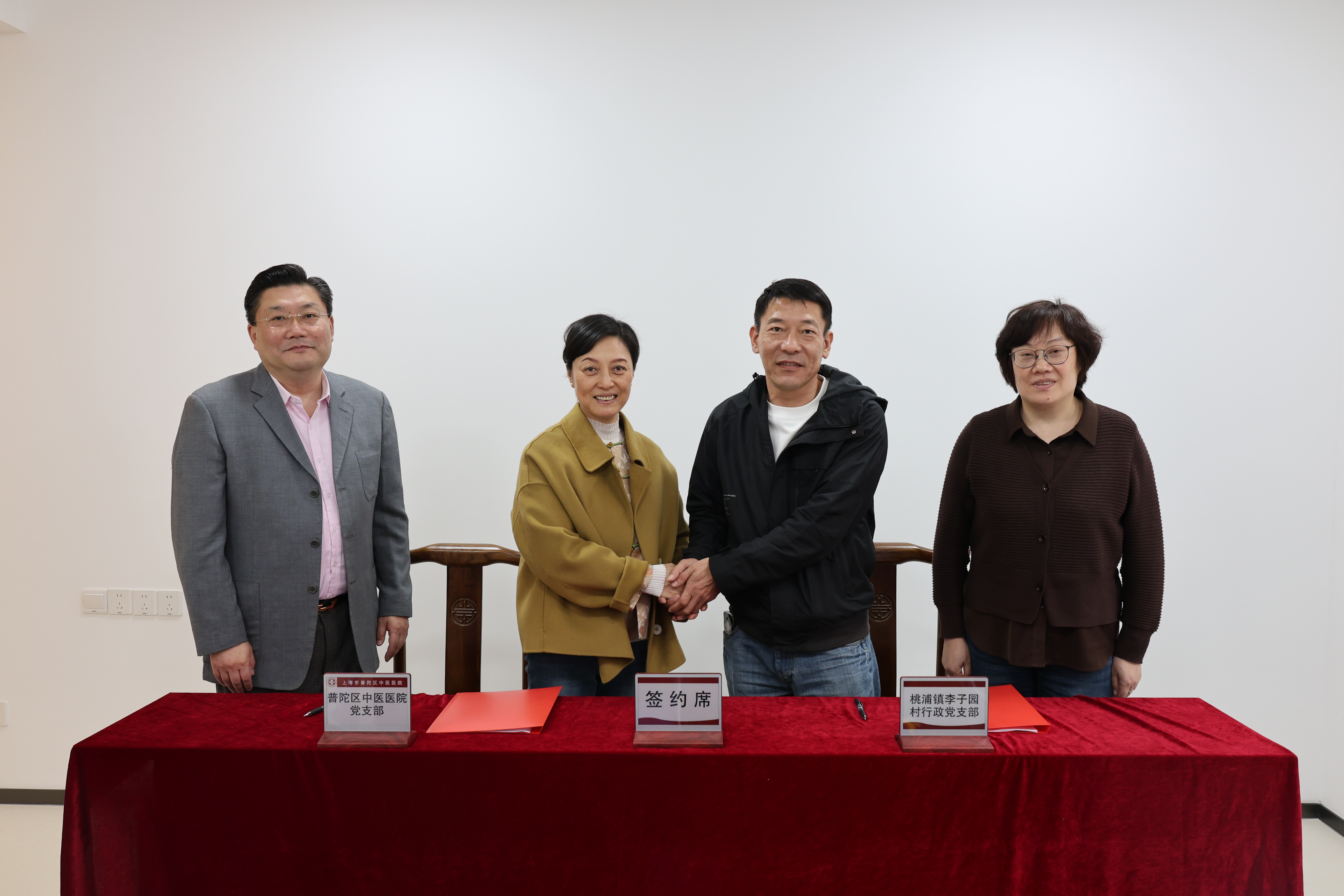 签约.jpg 签约.jpg