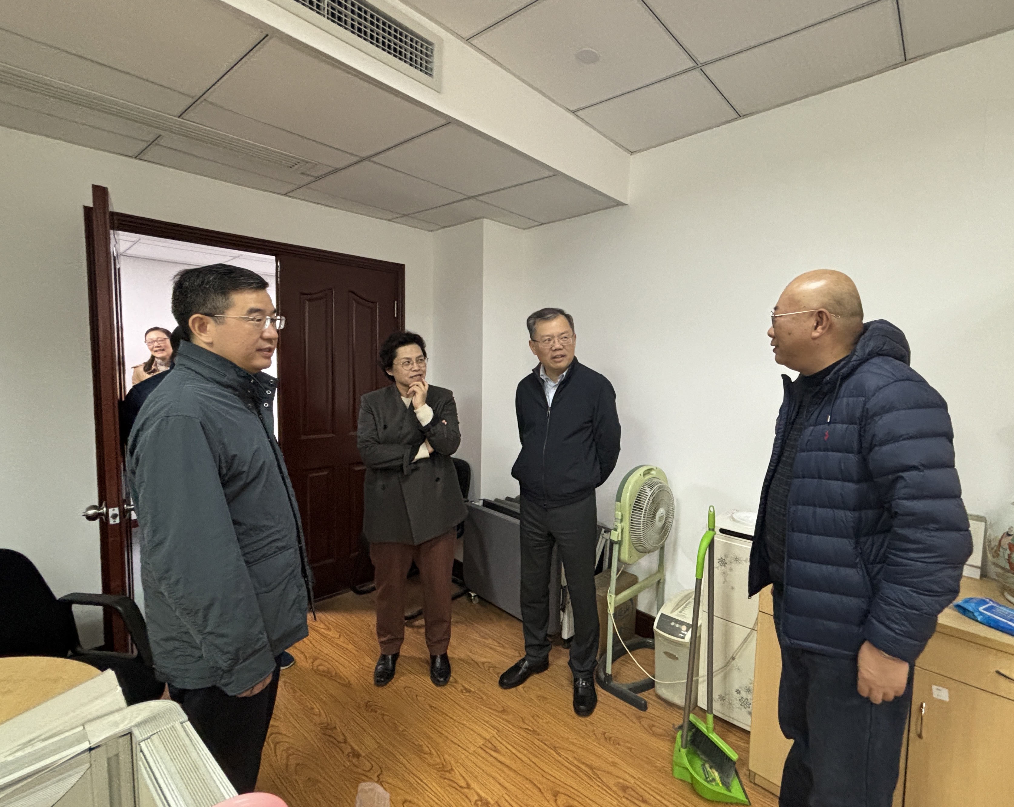 医讯速达｜“马”力全开启新程，开工首日，区领导、区卫健委领导开展走访慰问