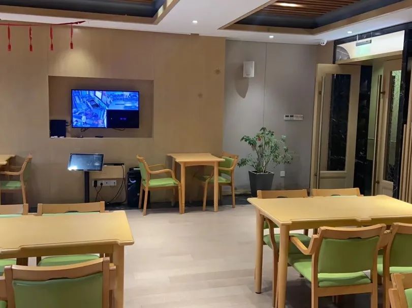 1205_102611_160.jpg 1205_102611_160.jpg