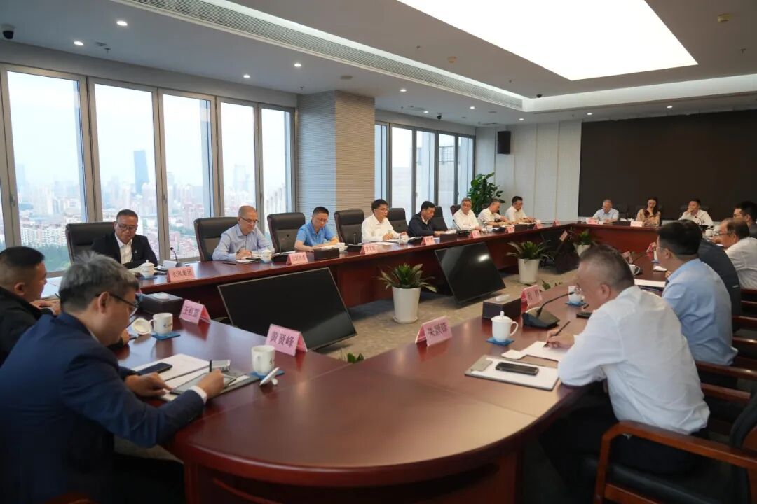座谈会.jpg