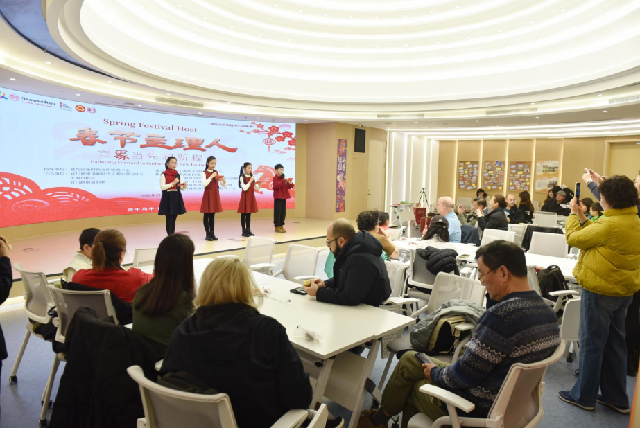 春节将至，外国友人走进1690感受节日狂欢