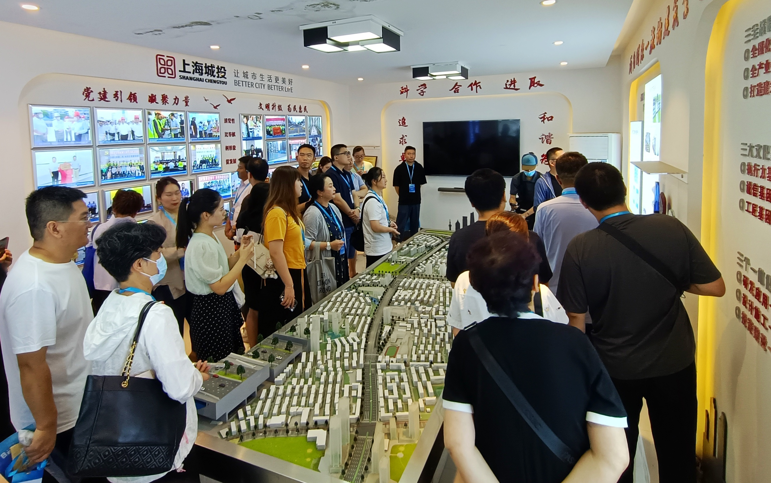 讲好城市建设故事，市民代表走近普陀这条科创发展“美路”！